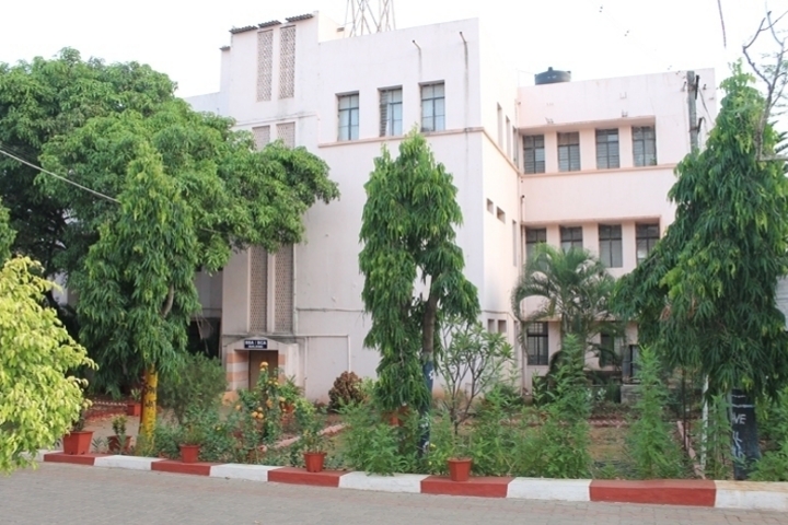 https://cache.careers360.mobi/media/colleges/social-media/media-gallery/8641/2018/12/21/Campus View of Gogte College of Commerce Belgaum_Campus-View.jpg